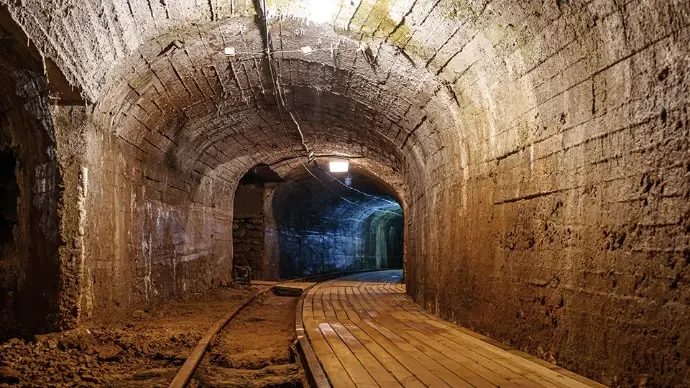 Grotten, groeven en mijnen